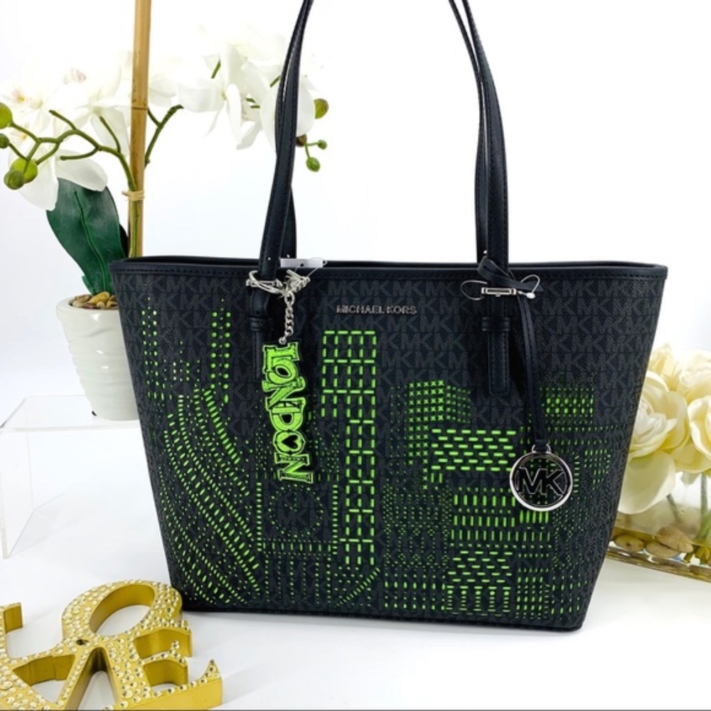 LAST DAY SALE Michael Kors London Tote & Keychain - Picture 1 of 8